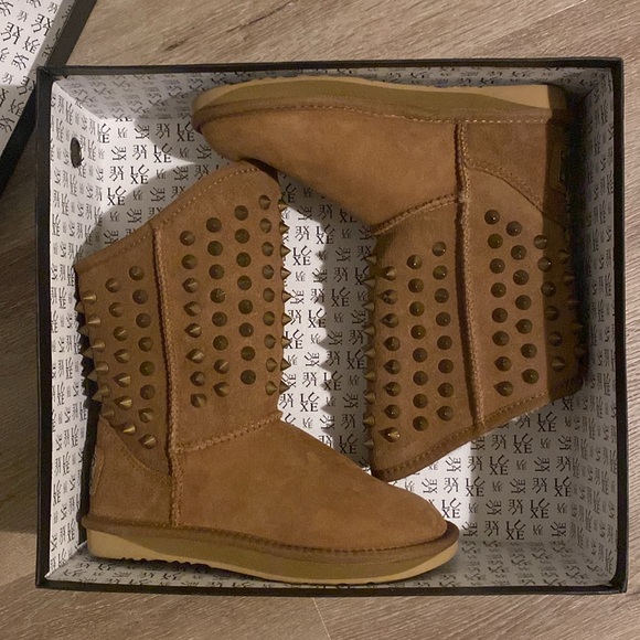 EUC [Australia Luxe Collective] Pistol Brown Studded Sheepskin Boots w/ Box W 5 - Picture 3 of 16